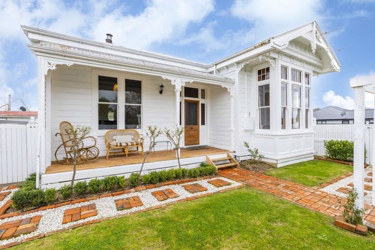 Photo of property in 1 Russell Street, Otane, 4202