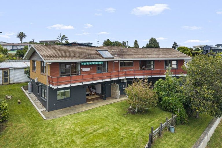 Photo of property in 29 Omokoroa Road, Omokoroa, 3114