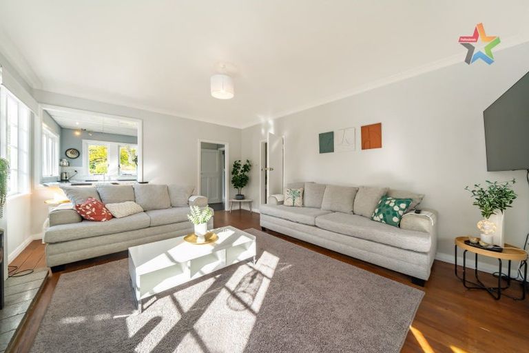 Photo of property in 10 Golf Road, Manor Park, Lower Hutt, 5019