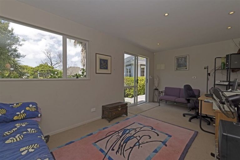 Photo of property in 57 Nui Mana Place, Te Atatu South, Auckland, 0610