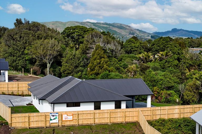 Photo of property in 6 Pihoihoi Close, Waikanae, 5036