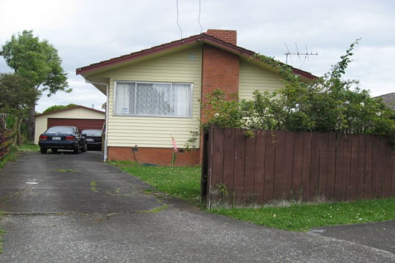 Photo of property in 27 Idlewild Avenue, Mangere, Auckland, 2022