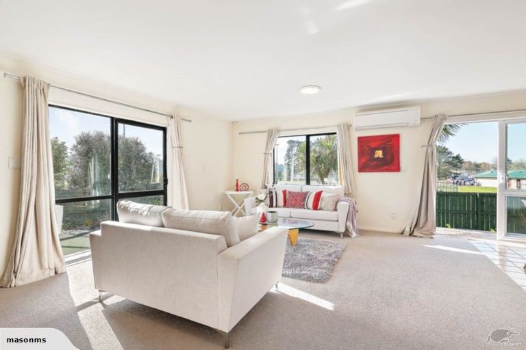 Photo of property in 106 Seymour Road, Sunnyvale, Auckland, 0612