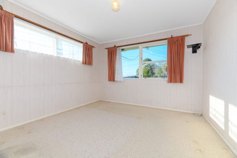Photo of property in 92 Colwill Road, Massey, Auckland, 0614
