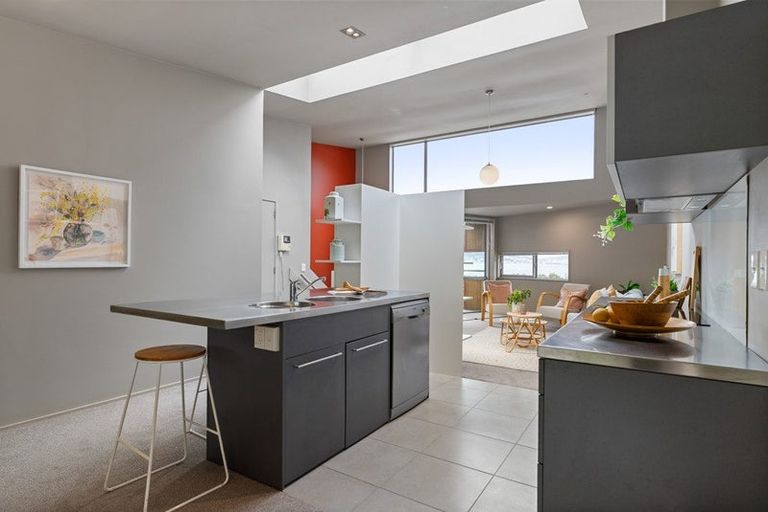 Photo of property in 16/2 Onslow Road, Khandallah, Wellington, 6035