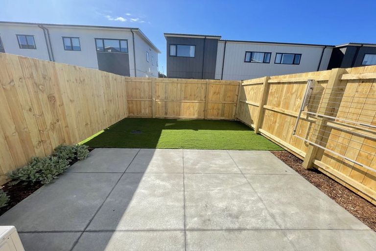 Photo of property in 9 Kaokao Lane, Mangere, Auckland, 2022