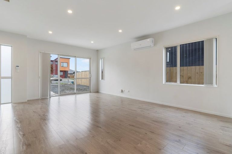 Photo of property in 5b Poruru Close, Papakura, 2110