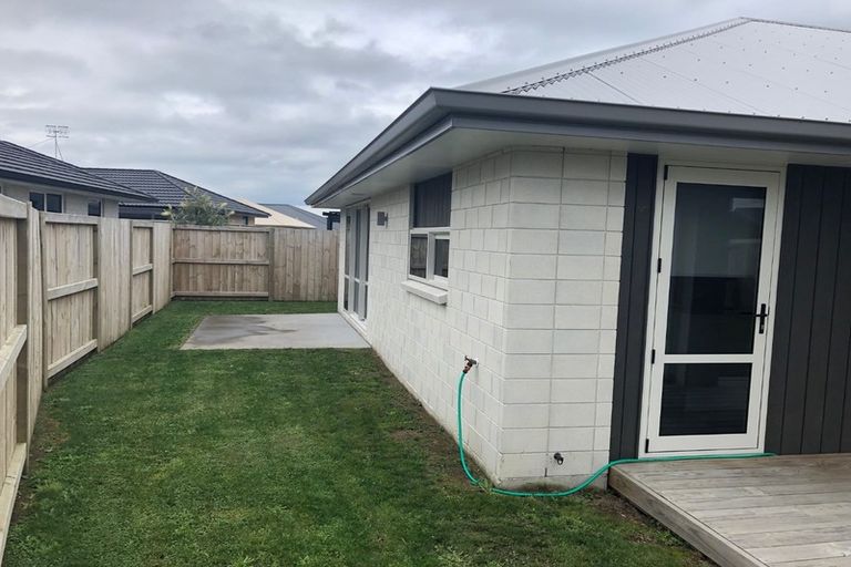 Photo of property in 33 Kahuparere Crescent, Pyes Pa, Tauranga, 3112