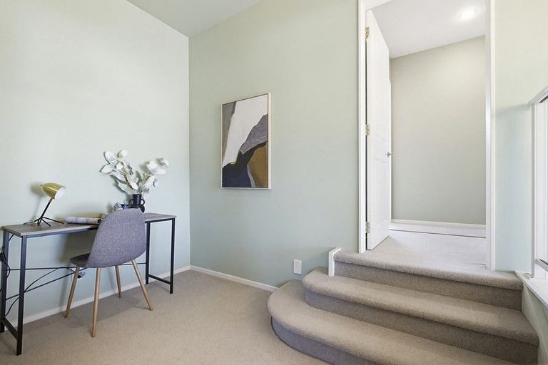 Photo of property in 17 Landsdowne Terrace, Karori, Wellington, 6012