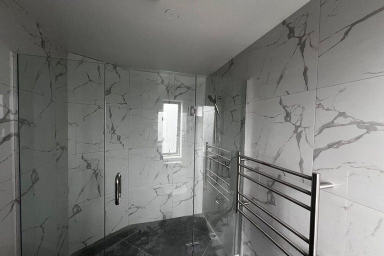 Photo of property in 21 Divich Avenue, Te Atatu South, Auckland, 0610