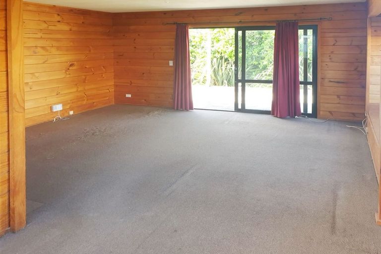 Photo of property in 25 Garelja Road, Henderson, Auckland, 0612