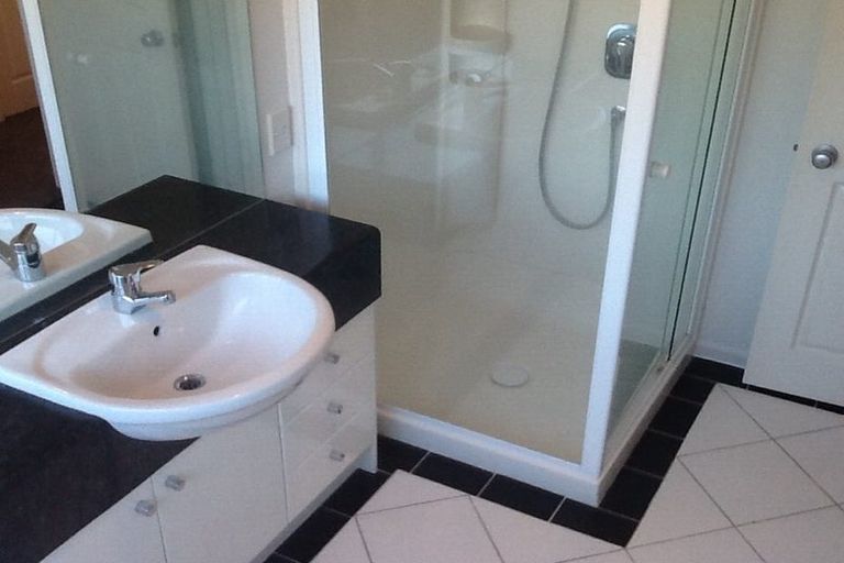 Photo of property in 17 Newinn Crescent, East Tamaki Heights, Auckland, 2016