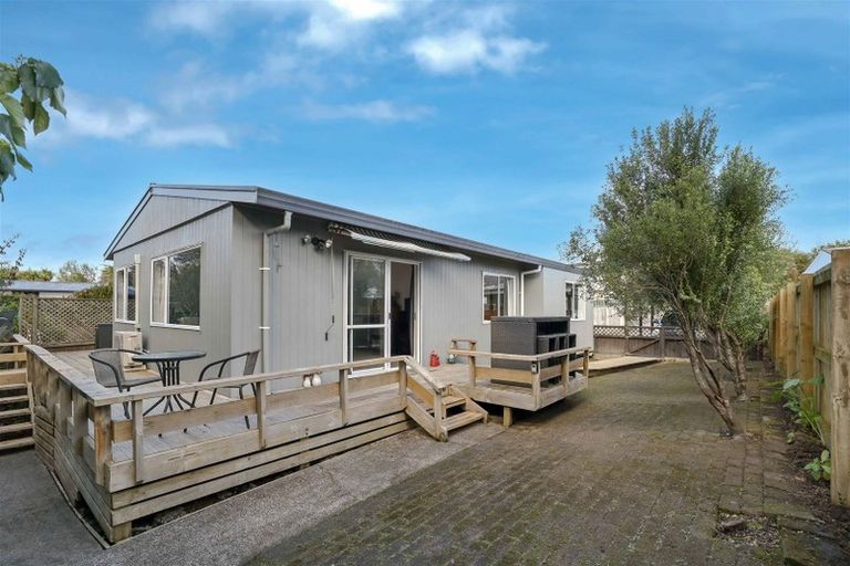 Photo of property in 69a/2 Godley Road, Green Bay, Auckland, 0604