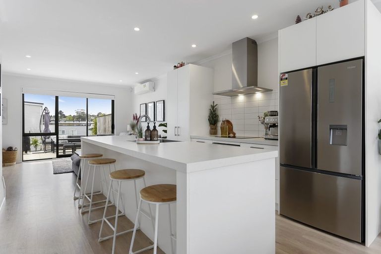 Photo of property in 70 Manutewhau Road, Massey, Auckland, 0614