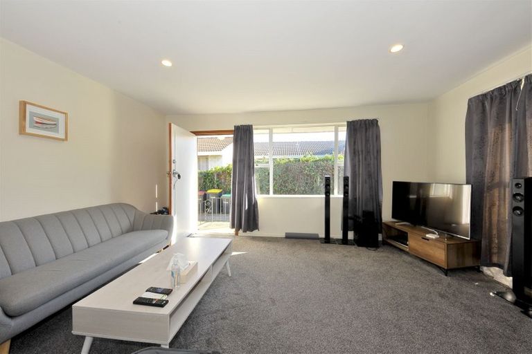 Photo of property in 2/94 Peverel Street, Riccarton, Christchurch, 8041