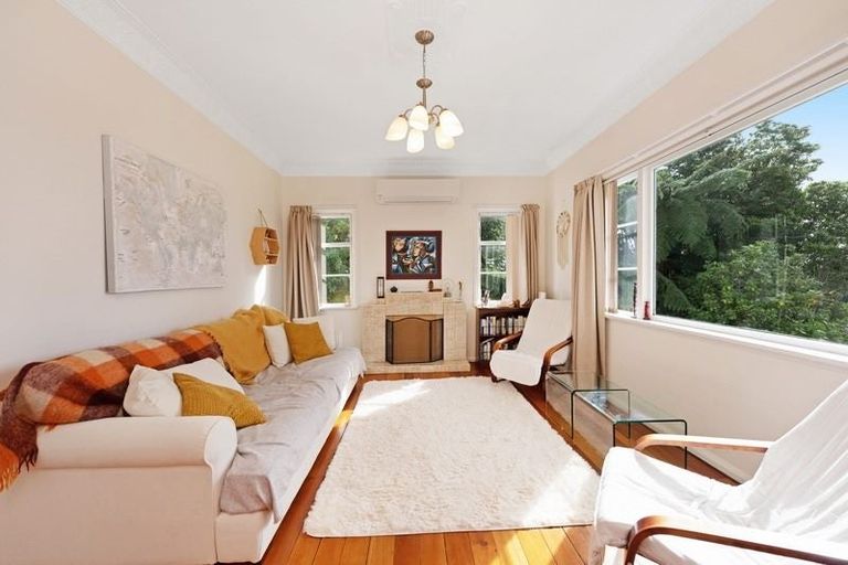 Photo of property in 15 Mertoun Terrace, Highbury, Wellington, 6012