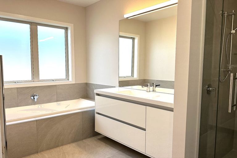 Photo of property in 10 George Yee Place, Taradale, 4112