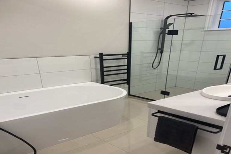 Photo of property in 29 Padnell Crescent, Paparangi, Wellington, 6037