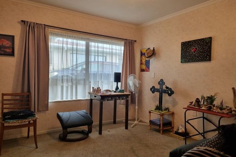 Photo of property in 2/2 Broadway, Waitara, 4320