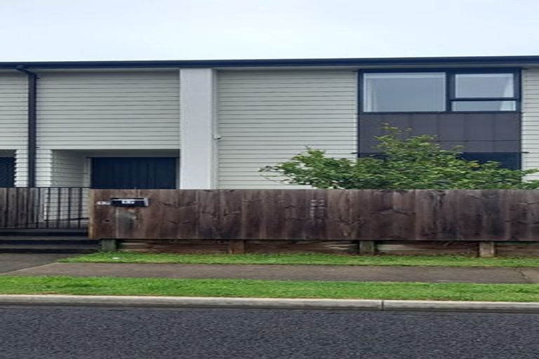 Photo of property in 17 Discovery Place, Marfell, New Plymouth, 4310