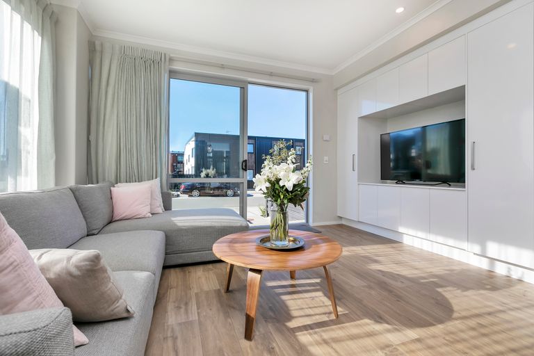 Photo of property in 30 Oioi Road, Hobsonville, Auckland, 0616