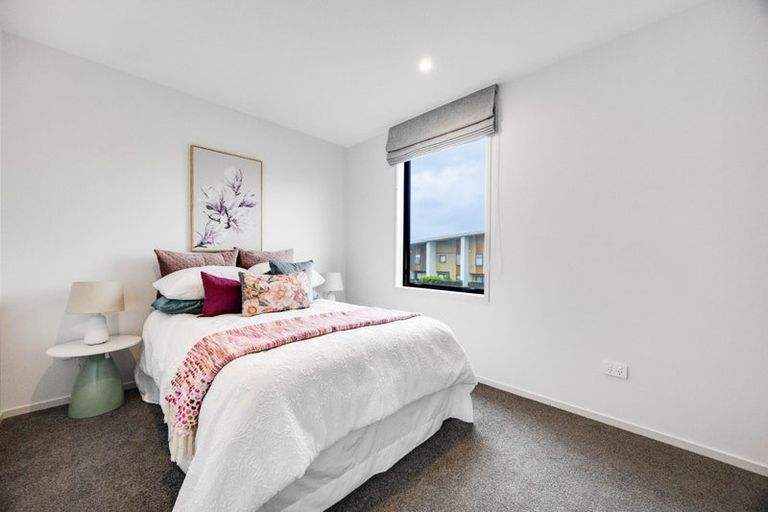 Photo of property in 74 Glidepath Road, Hobsonville, Auckland, 0616