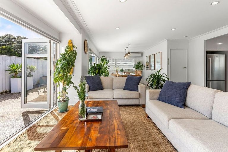 Photo of property in 55 Matipo Road, Te Atatu Peninsula, Auckland, 0610