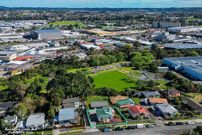 Photo of property in 47 Newington Road, Henderson, Auckland, 0612