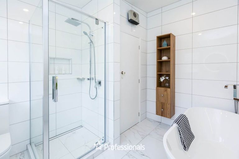 Photo of property in 6 Fendalton Crescent, Pinehaven, Upper Hutt, 5019