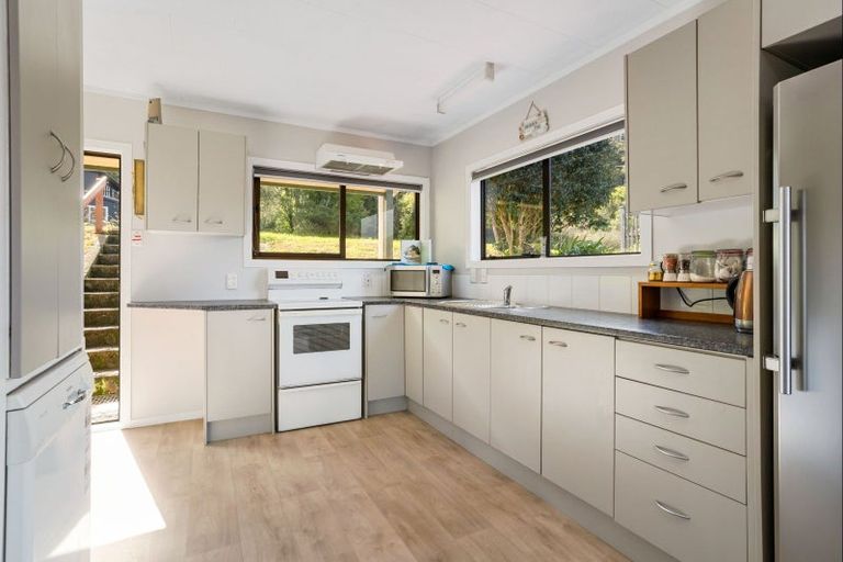 Photo of property in 17 Ngahere Terrace, Opoutere, Whangamata, 3691