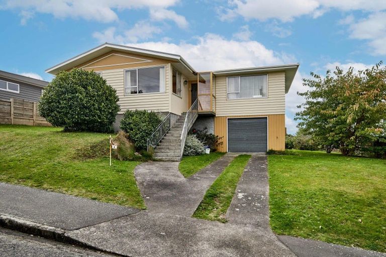 Photo of property in 4 Kapekape Place, Pukerua Bay, 5026