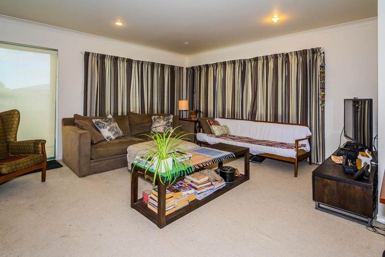 Photo of property in 6 Mulroy Place, Pinehill, Auckland, 0632