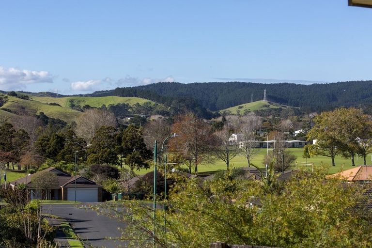 Photo of property in 20 Te Kauri Place, Helensville, 0800