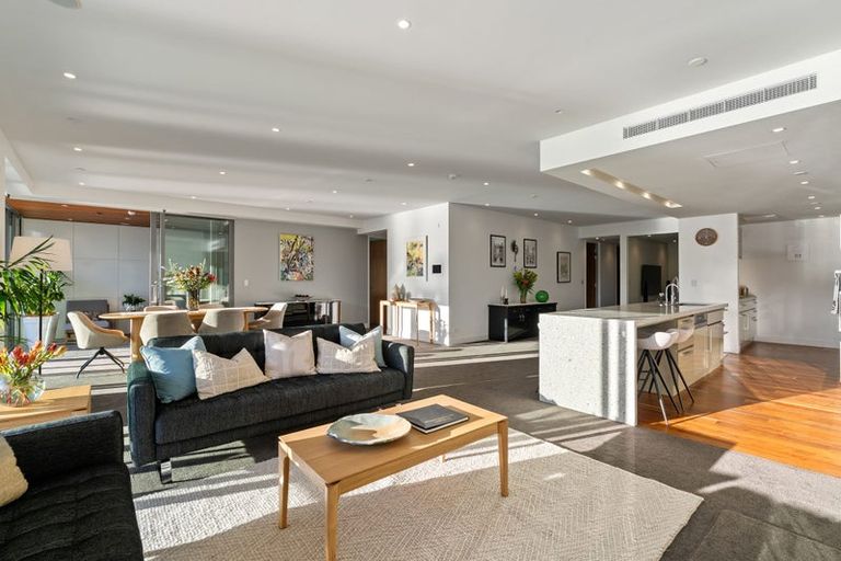 Photo of property in Clyde Quay Wharf, 3b/2 Clyde Quay Wharf, Te Aro, Wellington, 6011