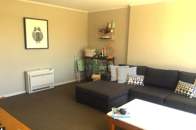 Photo of property in 19 Otakau Road, Milford, Auckland, 0620