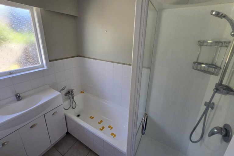 Photo of property in 88 Chivalry Road, Glenfield, Auckland, 0629