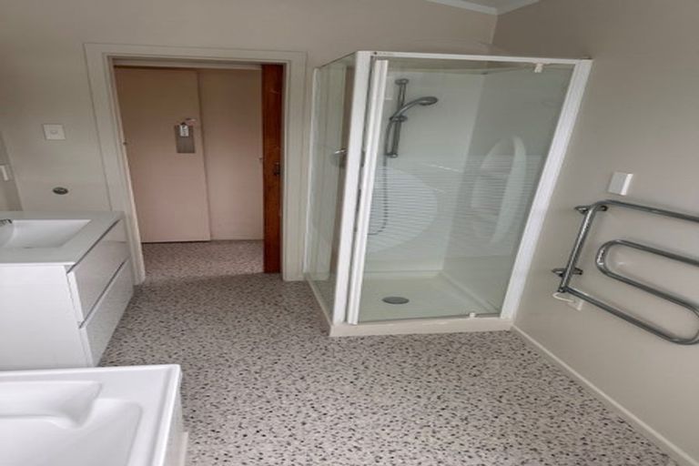 Photo of property in 15 Chamberlain Road, Karori, Wellington, 6012