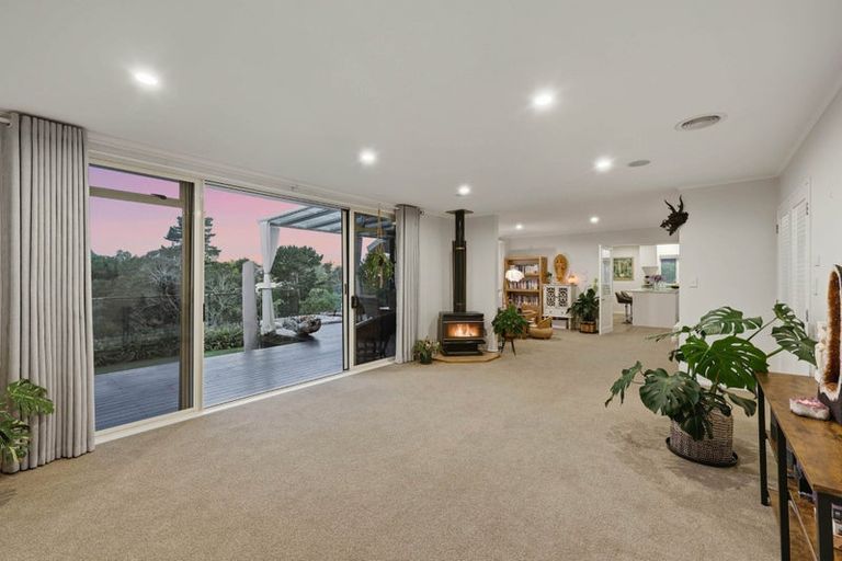 Photo of property in 22 Windfall Grove, Greenhithe, Auckland, 0632