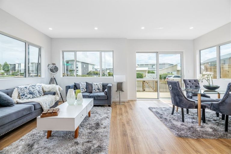 Photo of property in 2 Hea Road, Hobsonville, Auckland, 0616