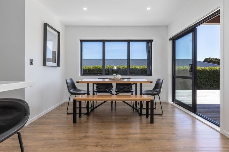 Photo of property in 10 Karearea Avenue, Waikanae, 5036