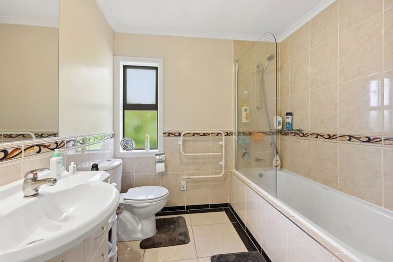 Photo of property in 118 Huntington Drive, Huntington Park, Auckland, 2013
