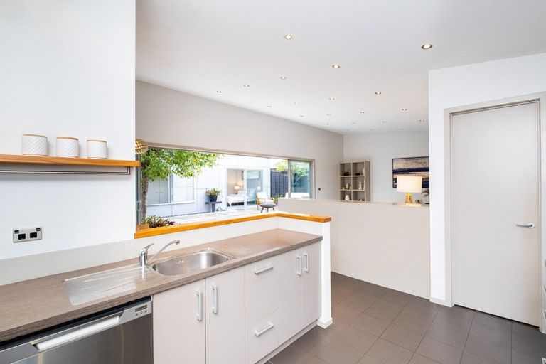 Photo of property in 6 Orotu Drive, Poraiti, Napier, 4112