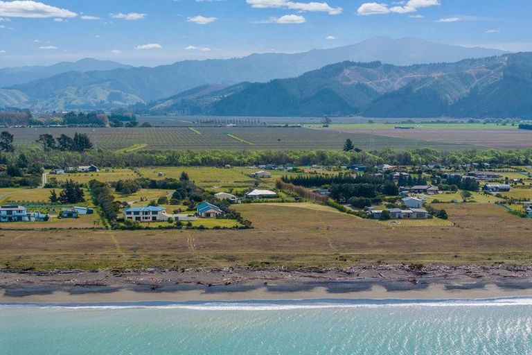 Photo of property in 32 Hinepango Drive, Rarangi, Blenheim, 7273