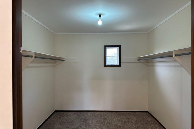 Photo of property in 11 Ravenstone Place, Chatswood, Auckland, 0626