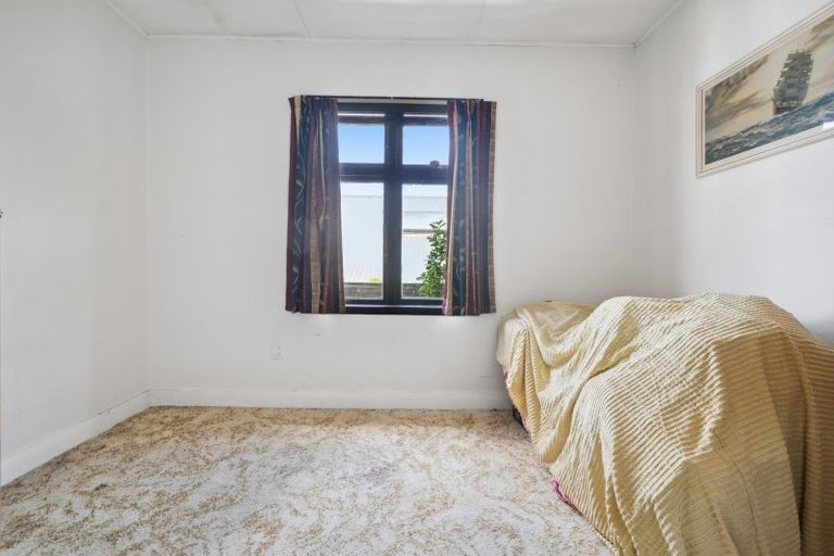 Photo of property in 2 Eden Street, Island Bay, Wellington, 6023