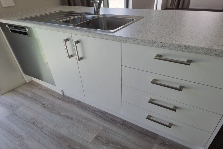 Photo of property in 79 Akoranga Place, Hornby, Christchurch, 8042