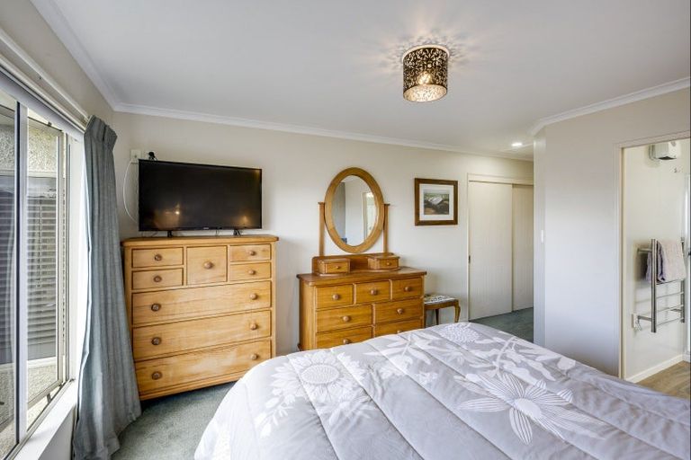 Photo of property in 76a Churchill Drive, Taradale, Napier, 4112