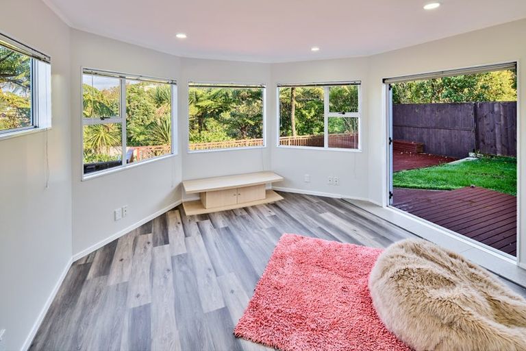 Photo of property in 18 Eastview Grove, Normandale, Lower Hutt, 5010