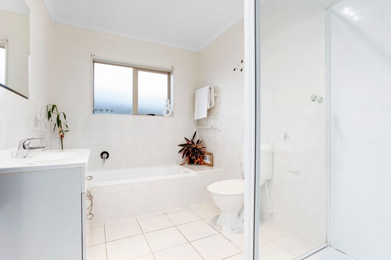 Photo of property in 1 Shah Place, Glen Eden, Auckland, 0602