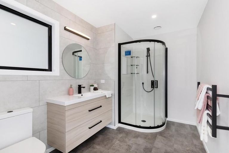 Photo of property in 31 Rewarewa Crescent, Waikanae, 5036